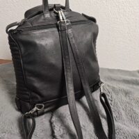Lederrucksack im Biker-Style